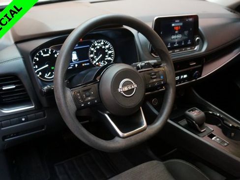 Used 2022 Nissan Rogue SV image 9