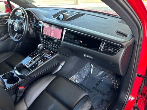 Used 2023 Porsche Macan AWD/4WD image 19