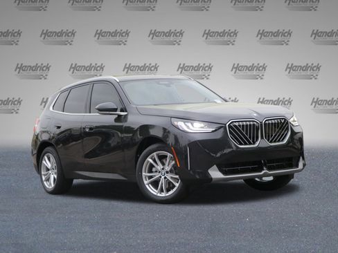 Used 2025 BMW X3 xDrive30i w/ Premium Package image 2
