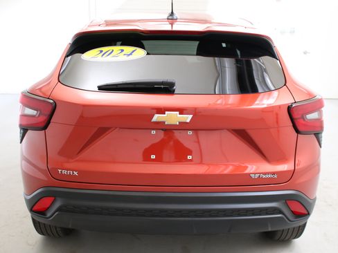 Used 2024 Chevrolet Trax LS FWD image 7