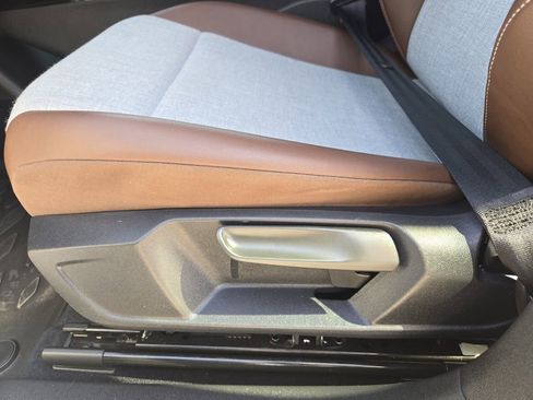 Used 2023 Volkswagen ID.4 Pro image 26