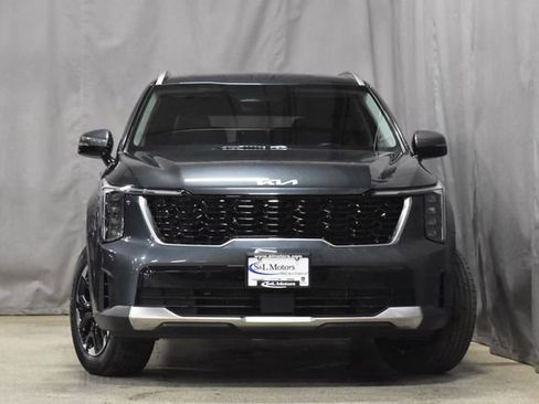 Used 2024 Kia Sorento S image 4