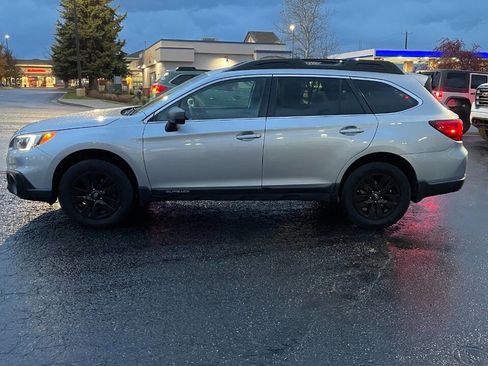 Used 2015 Subaru Outback 2.5i Premium image 3