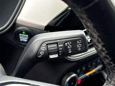 Used 2022 Ford Escape SEL image 18