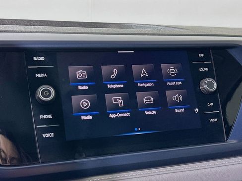 Used 2024 Volkswagen Taos SE w/ Panoramic Sunroof Package image 25