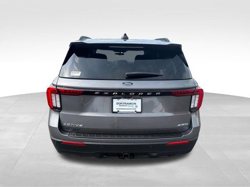 Used 2025 Ford Explorer Active AWD/4WD image 4