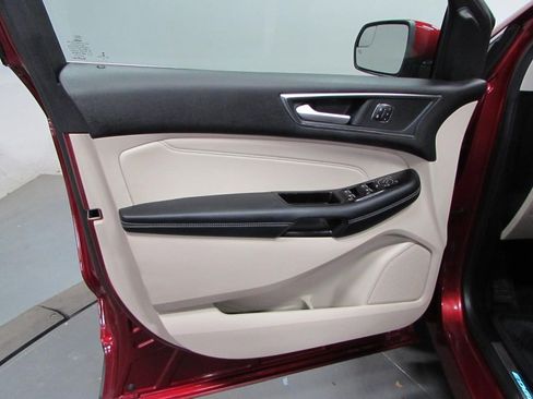 Used 2018 Ford Edge Titanium w/ Technology Package FWD image 12