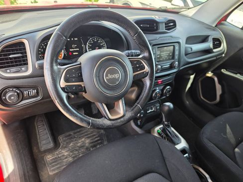 Used 2016 Jeep Renegade Latitude w/ Popular Equipment Group AWD/4WD image 4