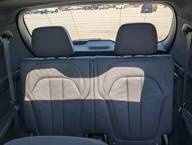 Used 2022 BMW X7 xDrive40i w/ M Sport Package AWD/4WD image 25