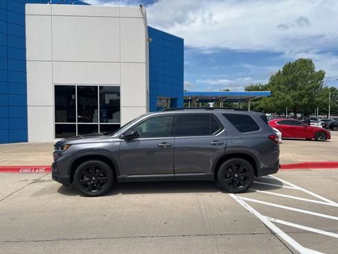 Used 2025 Honda Pilot Black Edition image 10