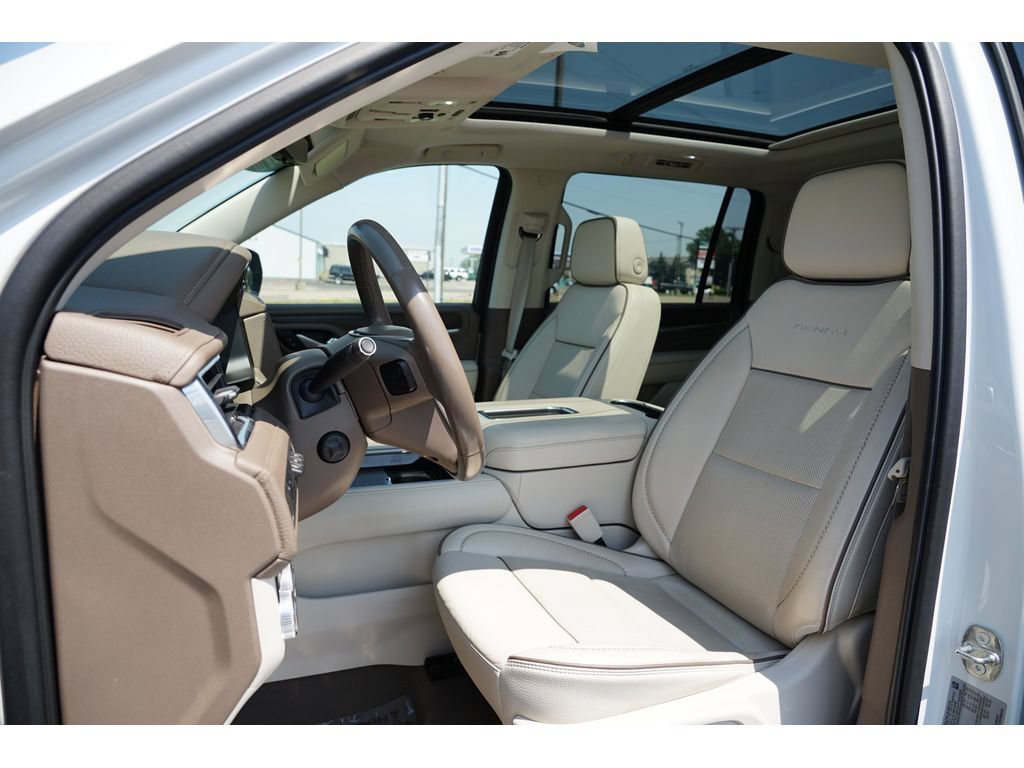 Used 2021 GMC Yukon XL Denali w/ Denali Premium Package AWD/4WD image 12