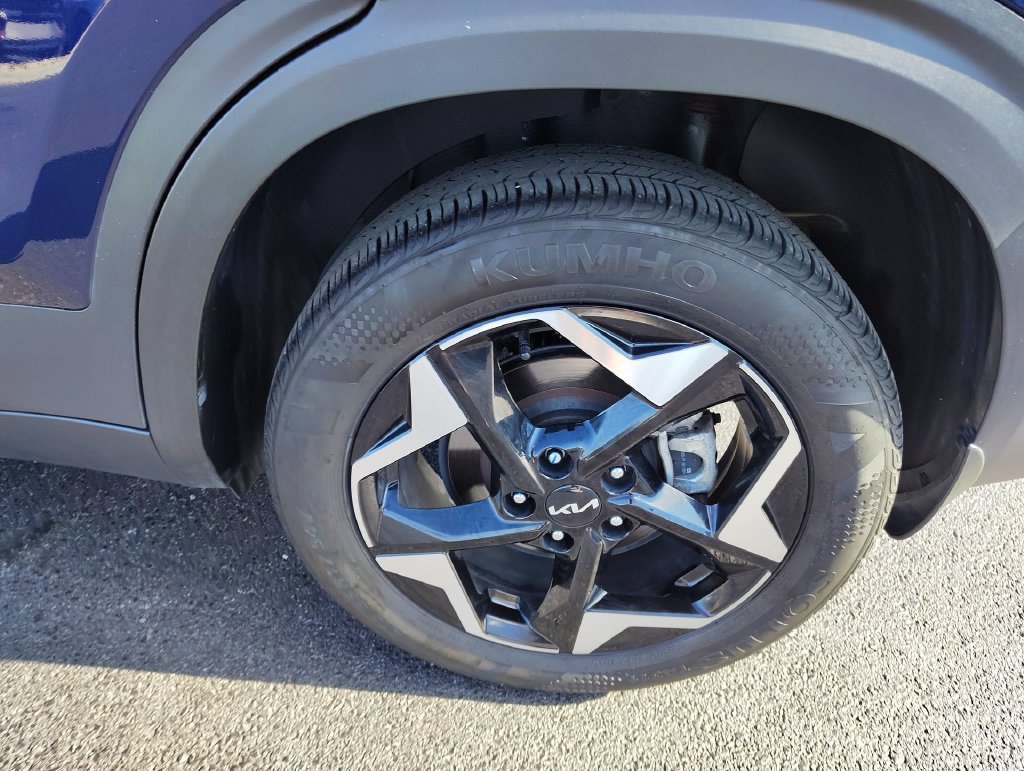 Certified 2025 Kia Seltos EX AWD/4WD image 8