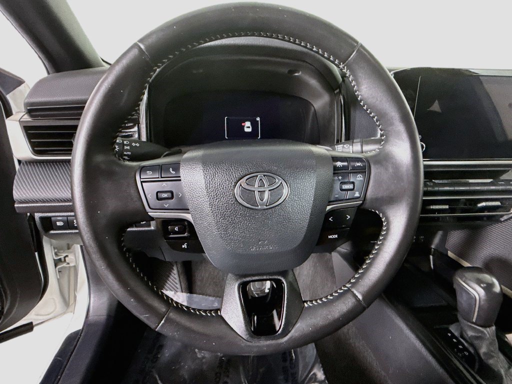 Used 2025 Toyota Camry SE FWD image 12