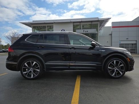 Certified 2024 Volkswagen Tiguan SEL R-Line AWD/4WD image 9