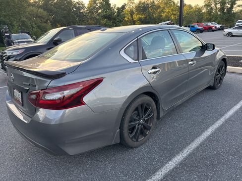Used 2018 Nissan Altima 2.5 SR w/ SR Midnight Edition FWD image 5