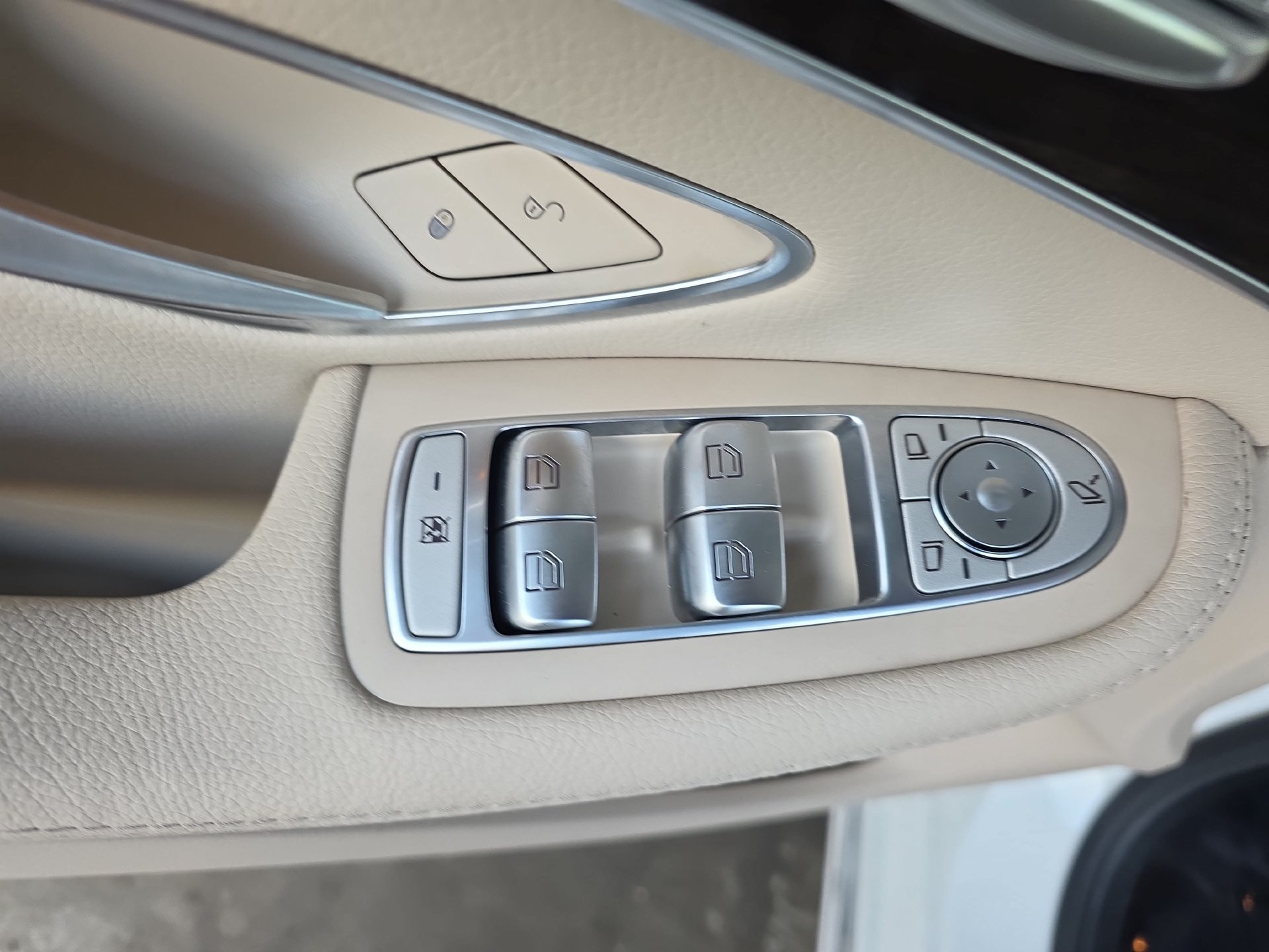 Certified 2017 Mercedes-Benz C 300 4MATIC Sedan image 26