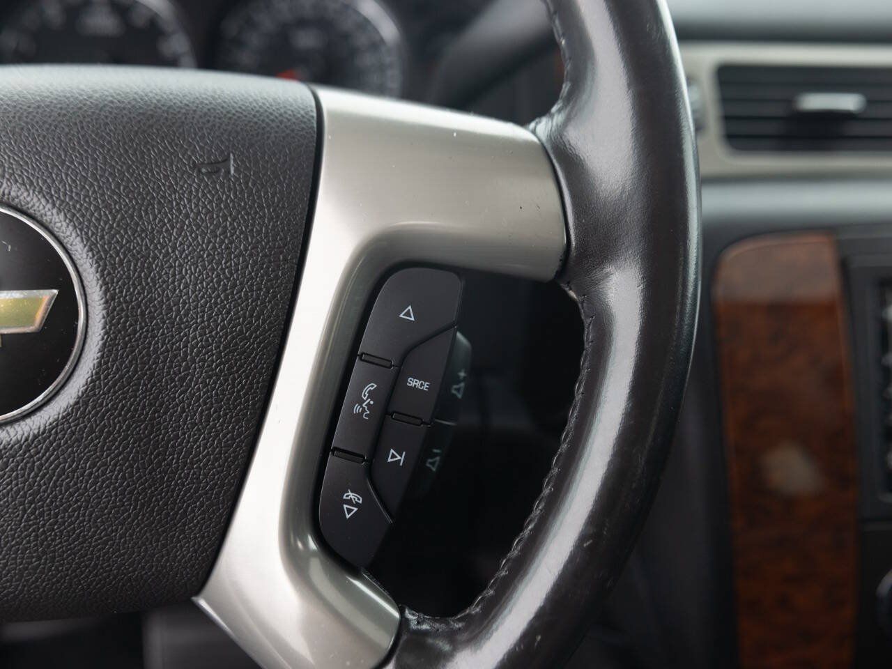 Used 2013 Chevrolet Suburban LT w/ Luxury Package AWD/4WD image 46