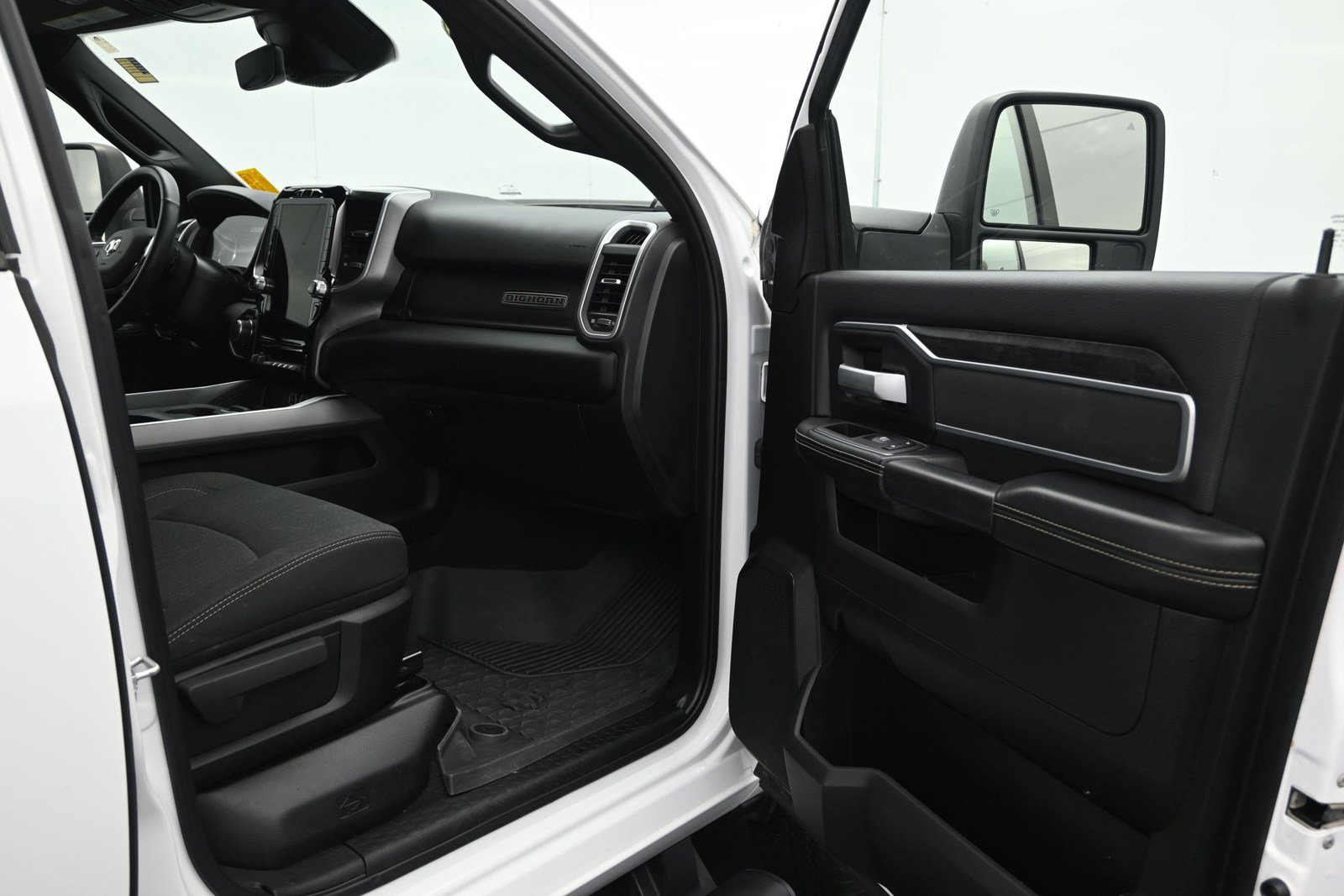 Used 2024 RAM 2500 Big Horn w/ Night Edition AWD/4WD image 14