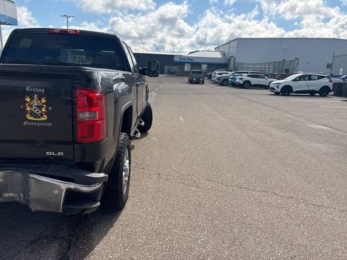 Used 2018 GMC Sierra 2500 SLE w/ HD SLE Preferred Plus Package AWD/4WD image 9