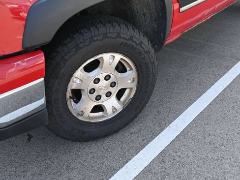Used 2006 Chevrolet Silverado 1500 LT w/ Light Duty Power Package AWD/4WD image 11
