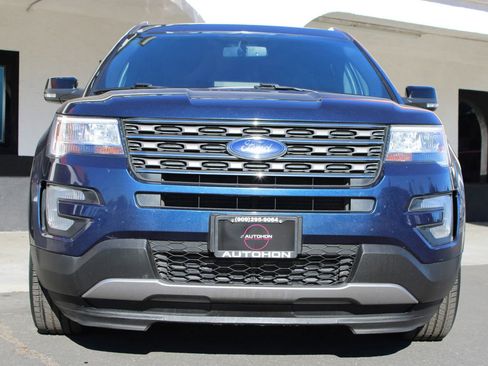 Used 2017 Ford Explorer XLT w/ Equipment Group 201A image 4