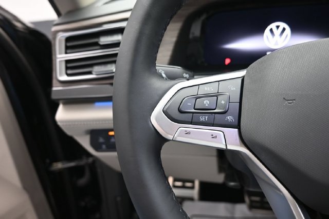 Used 2024 Volkswagen Atlas SEL Premium R-Line AWD/4WD image 17