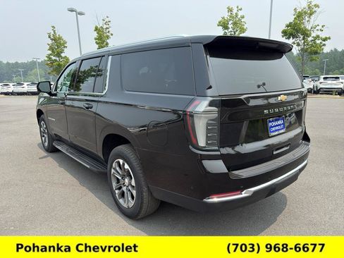 Used 2025 Chevrolet Suburban LT w/ Comfort Package AWD/4WD image 7