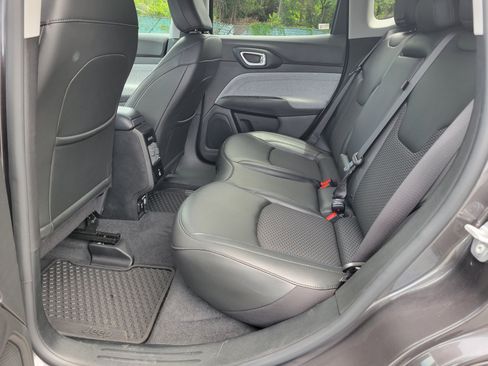 Used 2022 Jeep Compass Latitude w/ Convenience Group AWD/4WD image 31