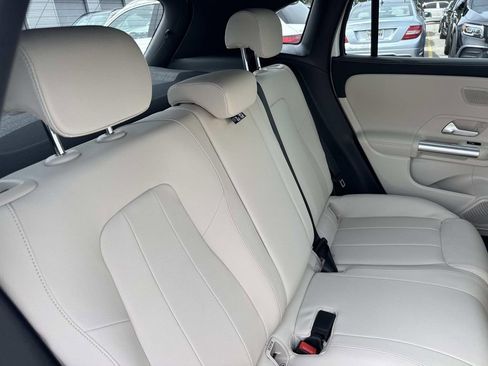 Used 2025 Mercedes-Benz GLA 250 image 9