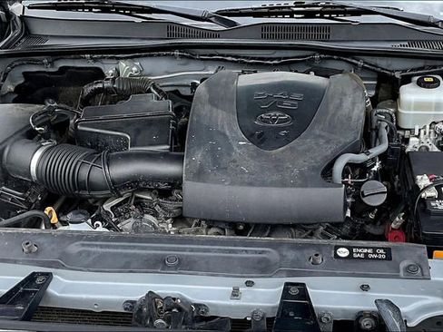 Used 2019 Toyota Tacoma TRD Off-Road AWD/4WD image 32