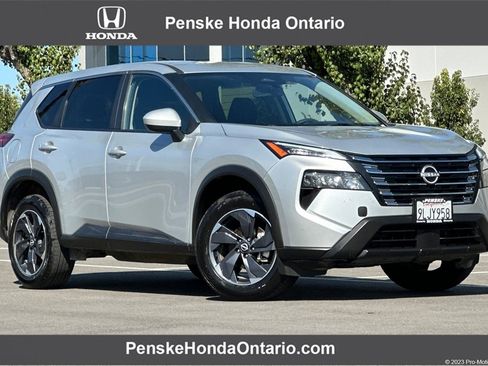 Used 2024 Nissan Rogue SV image 1