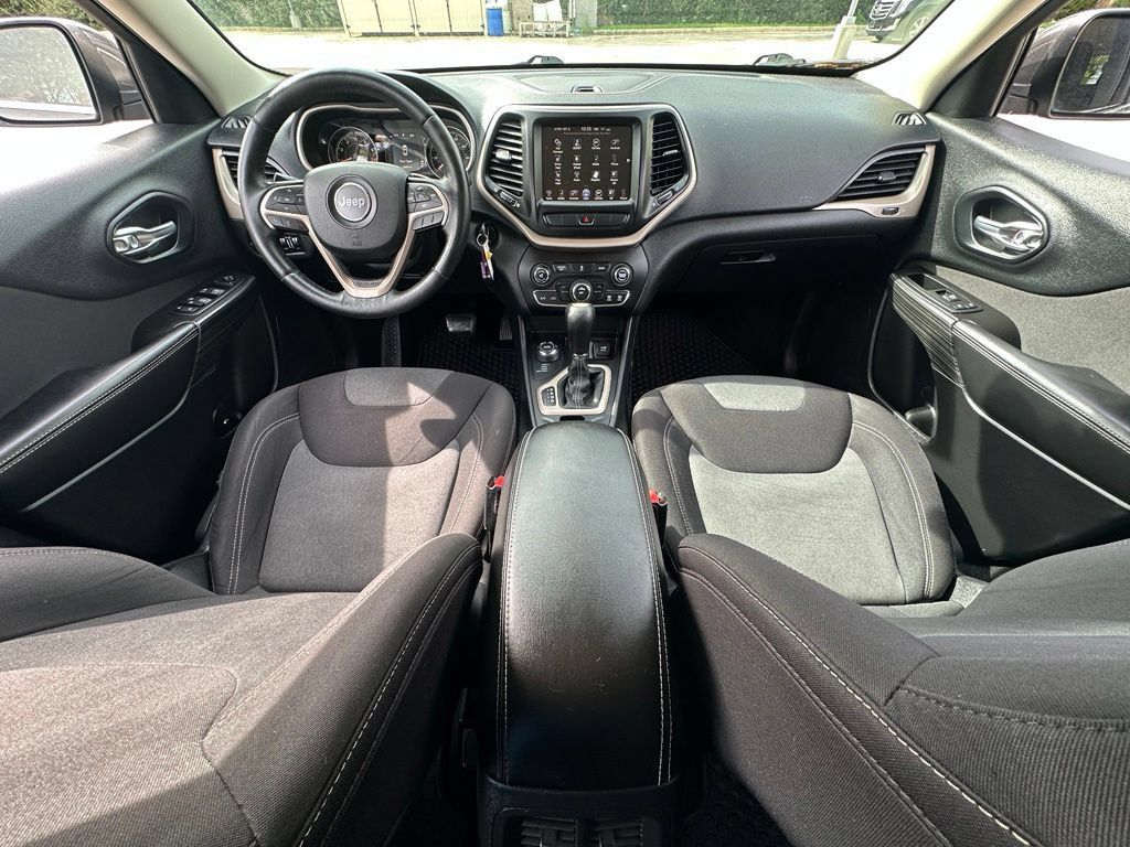Used 2014 Jeep Cherokee Latitude w/ Cold Weather Group AWD/4WD image 19