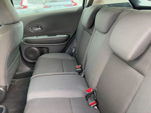 Used 2022 Honda HR-V LX image 9