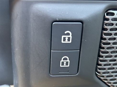 Used 2024 Land Rover Defender 110 S image 24