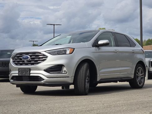 Used 2019 Ford Edge Titanium w/ Equipment Group 301A FWD image 13