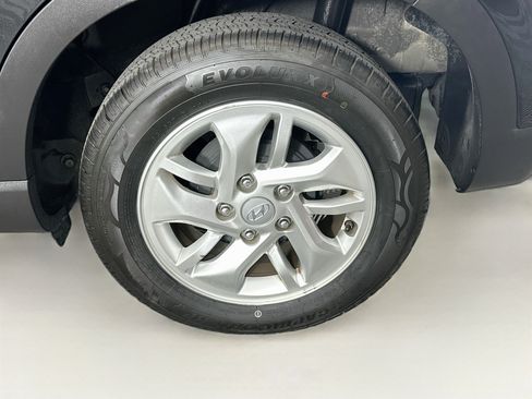 Used 2023 Hyundai Venue SE w/ Cargo Package FWD image 11
