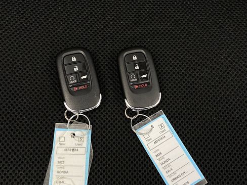 Used 2025 Honda CR-V EX image 9