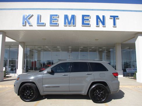 Used 2019 Jeep Grand Cherokee Altitude image 1