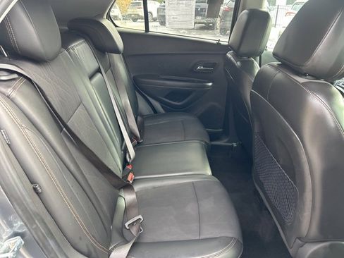 Used 2019 Chevrolet Trax LT w/ LT Convenience Package image 11