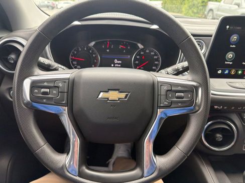 Used 2023 Chevrolet Blazer LT w/ Convenience Package FWD image 9