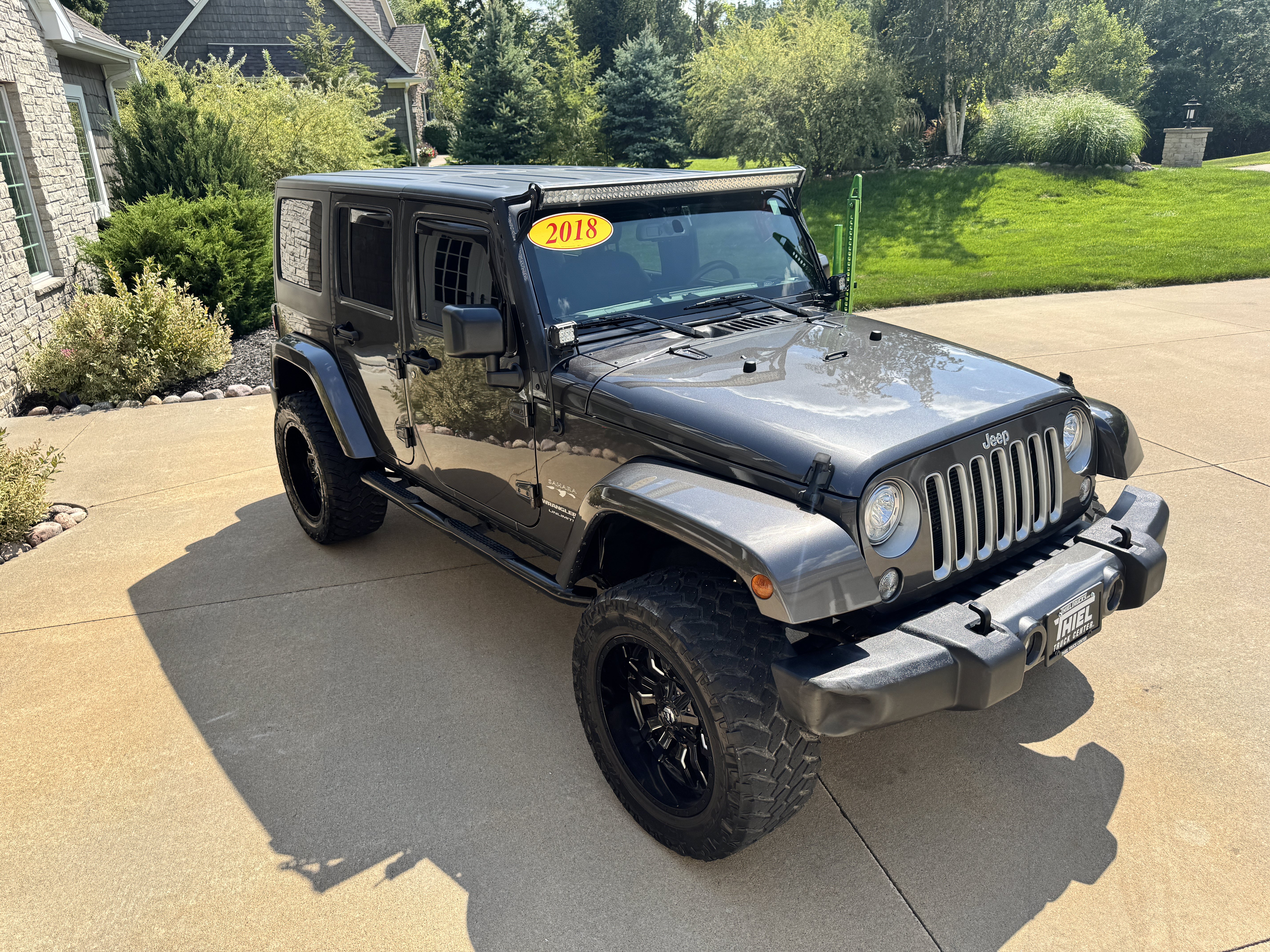 Used 2018 Jeep Wrangler Unlimited Sahara w/ Connectivity Group AWD/4WD image 26