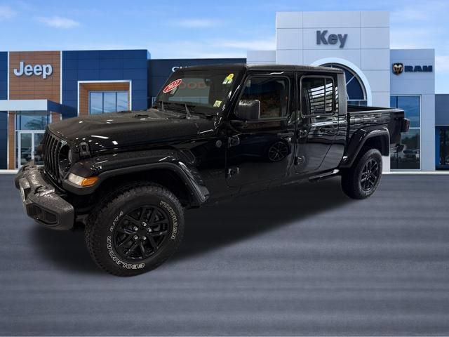 Used 2022 Jeep Gladiator Sport AWD/4WD image 2