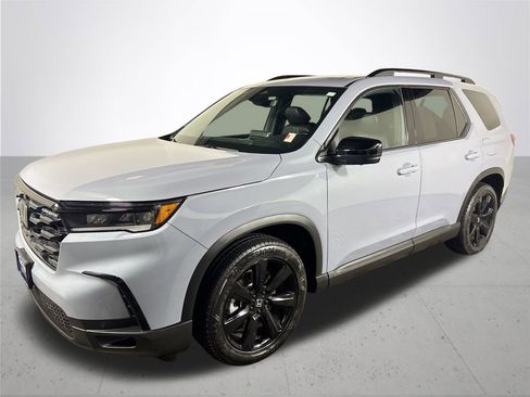 Certified 2025 Honda Pilot Black Edition image 2