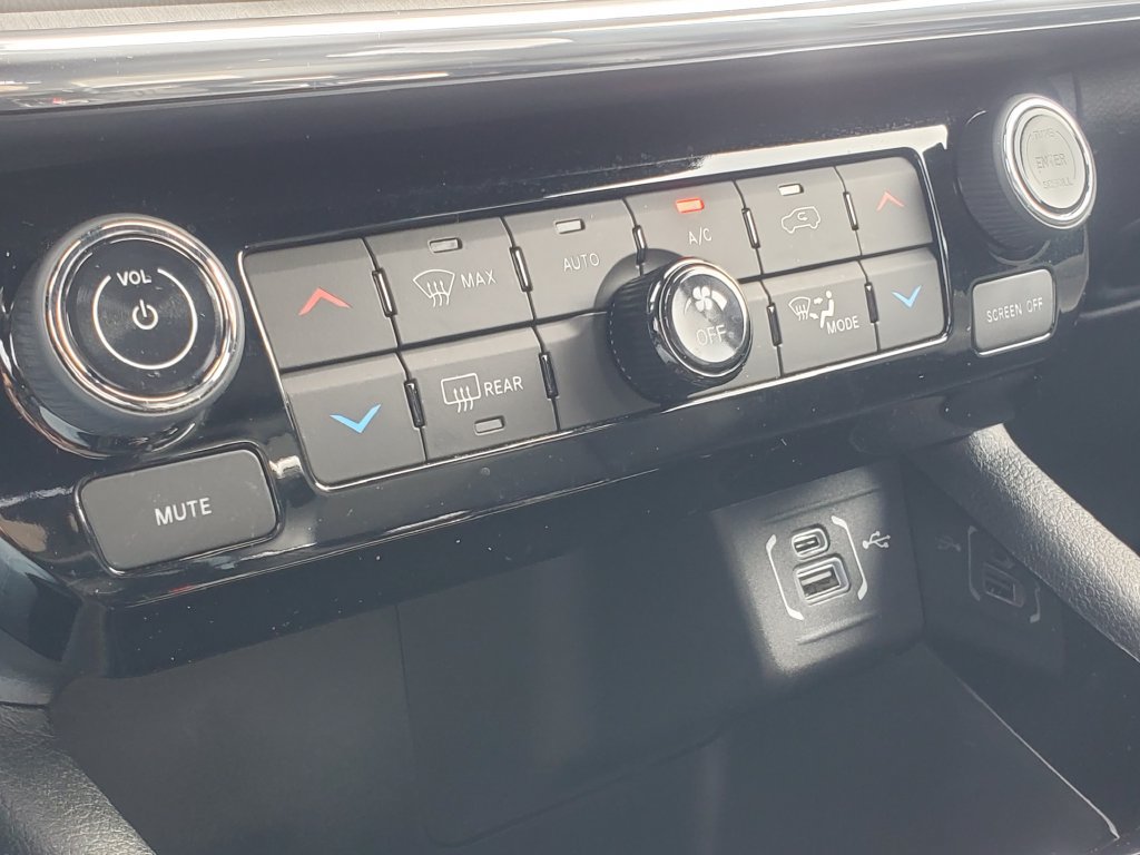 Used 2023 Jeep Compass Limited AWD/4WD image 17