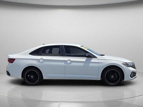 Used 2022 Volkswagen Jetta Sport FWD image 9