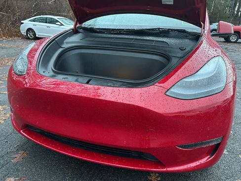 Used 2022 Tesla Model Y Long Range image 18