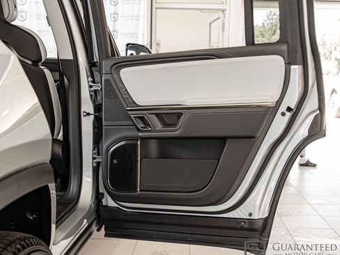 Used 2024 Rivian R1S Adventure image 41