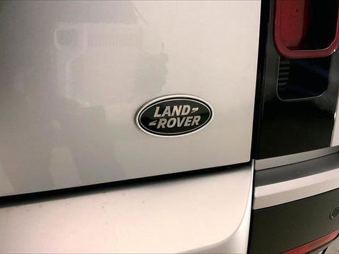 Used 2020 Land Rover Defender 110 SE image 30