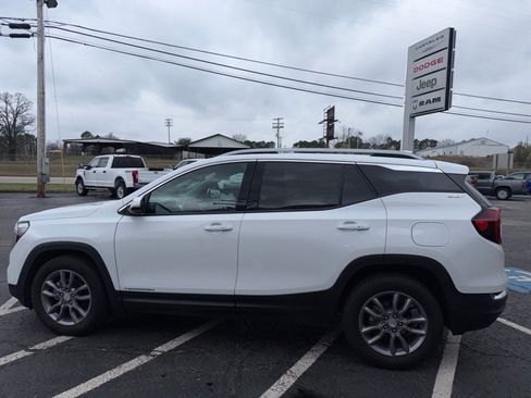 Used 2024 GMC Terrain SLT image 7