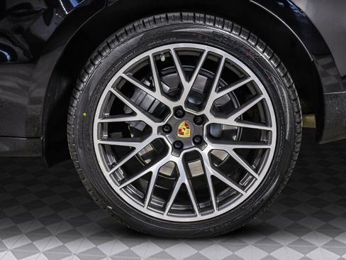 Used 2020 Porsche Macan Turbo image 34